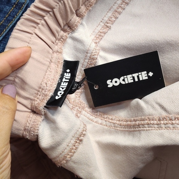 NWT Avenue Society + Midi Short in Dusty Pink - Picture 7 of 11